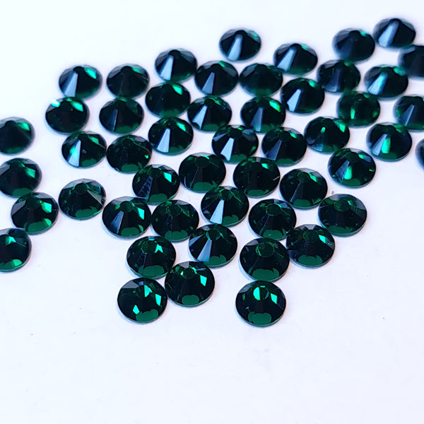 Emerald green non-hotfix flatback rhinestones